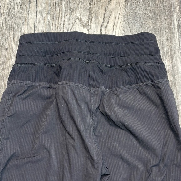 Lululemon athletica Women’s Black Studio Crop II, size 2 - Picture 13 of 13